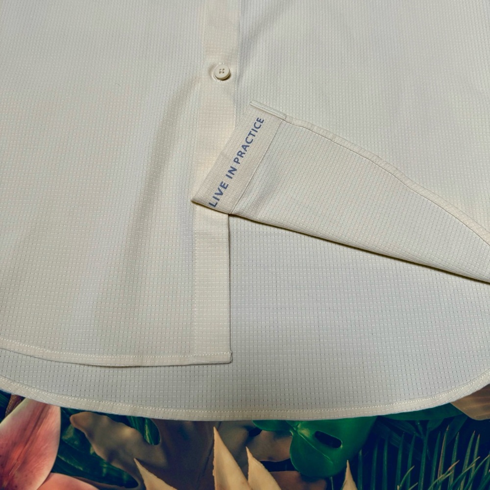 Lululemon - Airing Easy Short Sleeve Button Down - Small - Picture 3 of 5